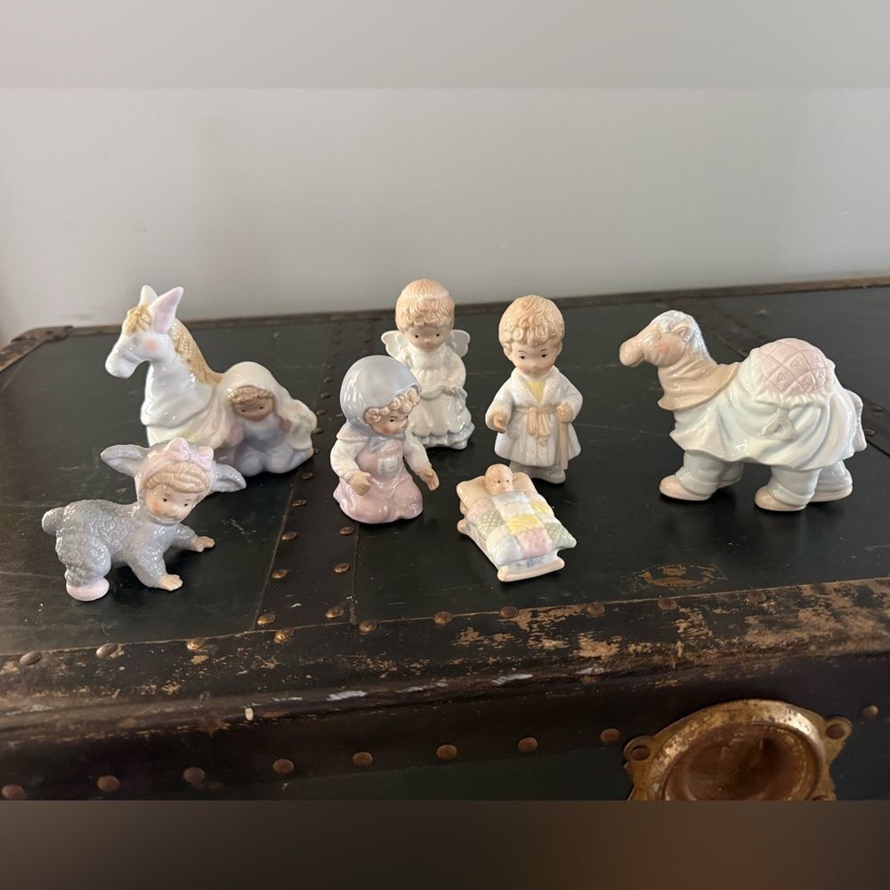 House Of Lloyd Porcelain SCHOOL PAGEANT NATIVITY Set Christmas Around The World